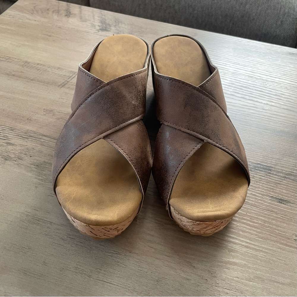 New Platform Wedge Brown Faux Suede Leather Studded Sandals- Price Firm! - Picture 3 of 7